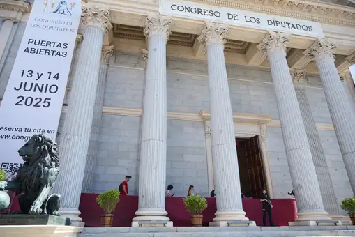 Ayuntamientos y diputaciones se concentran mañana ante el Congreso «por una financiación justa» Ayuntamientos y diputaciones se concentran mañana ante el Congreso «por una financiación justa»