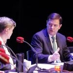 El presidente de la Junta, Alfonso Fernández Mañueco, participa en el programa 'Es la mañana de Federico', de esRadio, junto al periodista Federico Jiménez Losantos