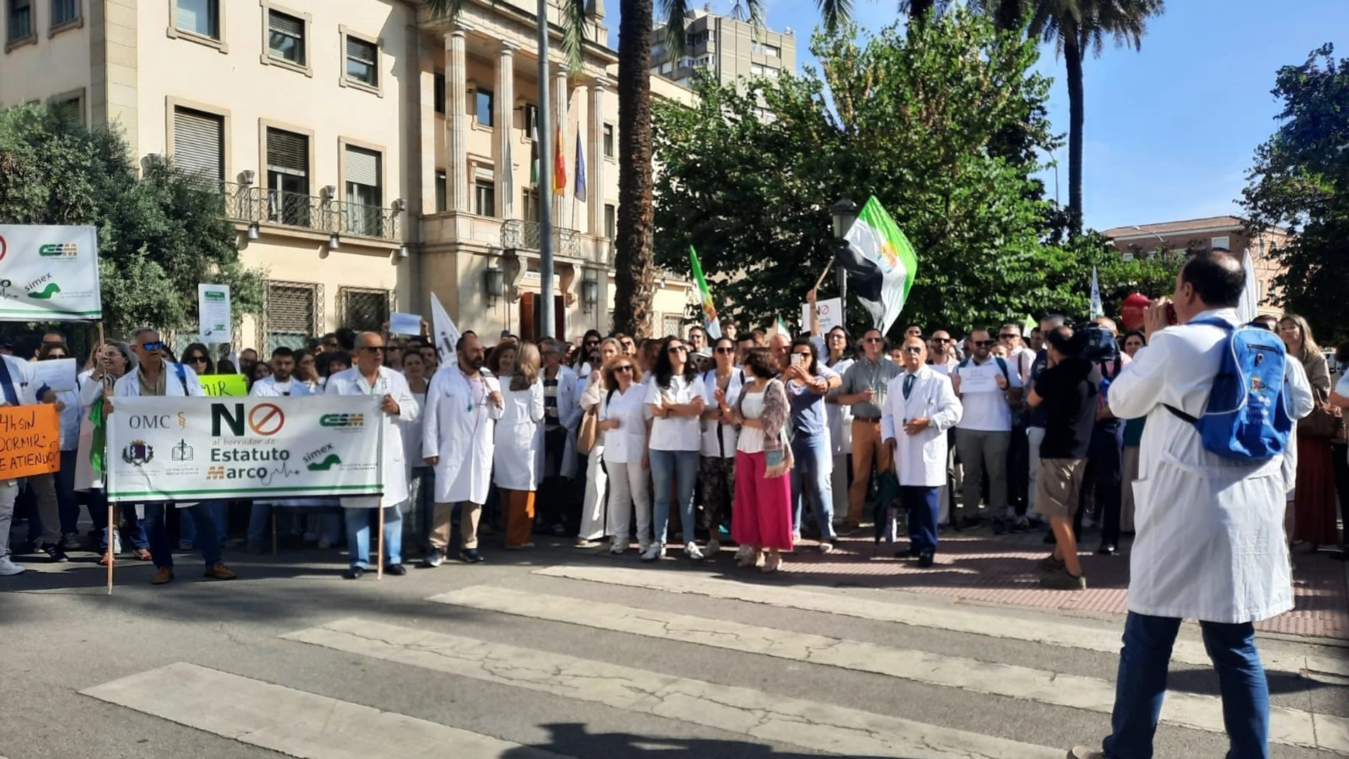 Médicos se concentran ante Delegación del Gobierno en Badajoz en el marco de la huelga general contra el Estatuto Marco EUROPA PRESS 13/06/2025