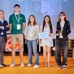 Mariana Sanz, Lorena Izquierdo, Samuel Velasco y Guiomar Liye, de la Universidad de Valladolid, reciben el reconocimiento