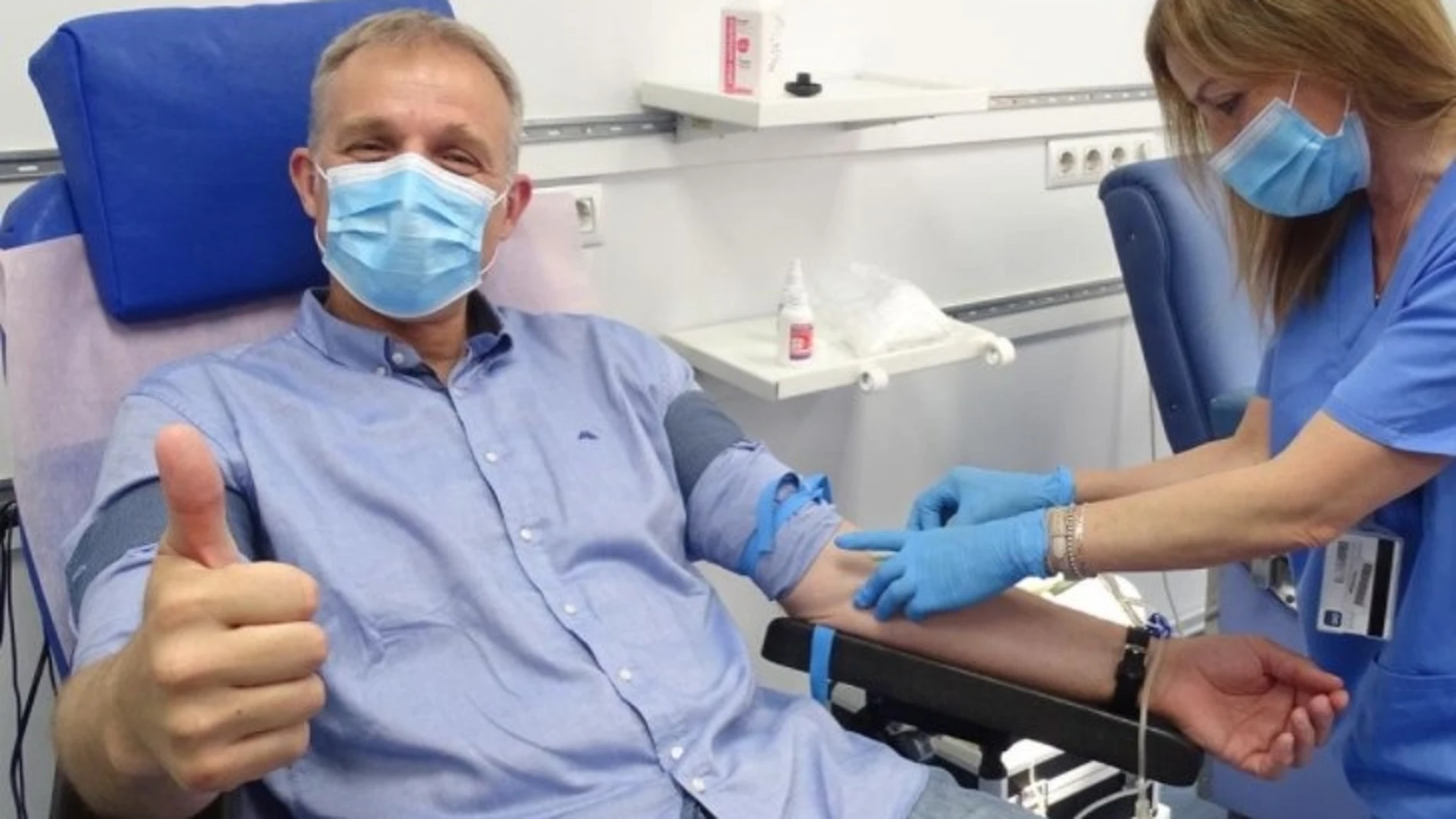 Una persona dona sangre REMITIDA / HANDOUT por GOBIERNO VASCO Fotografía remitida a medios de comunicación exclusivamente para ilustrar la noticia a la que hace referencia la imagen, y citando la procedencia de la imagen en la firma 13/06/2025