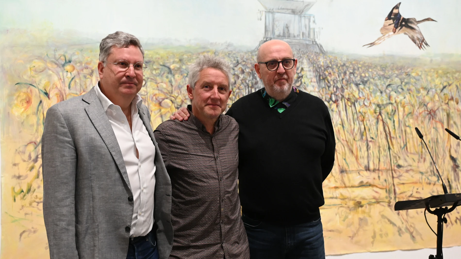 El director del Museo de Arte Contemporáneo de Castilla y León, Álvaro Rodríguez Fominaya, el artista Luis Moro y el comisario de la muestra, Fernando Castro, presentan la exposición ‘El bramido de la Tierra’
