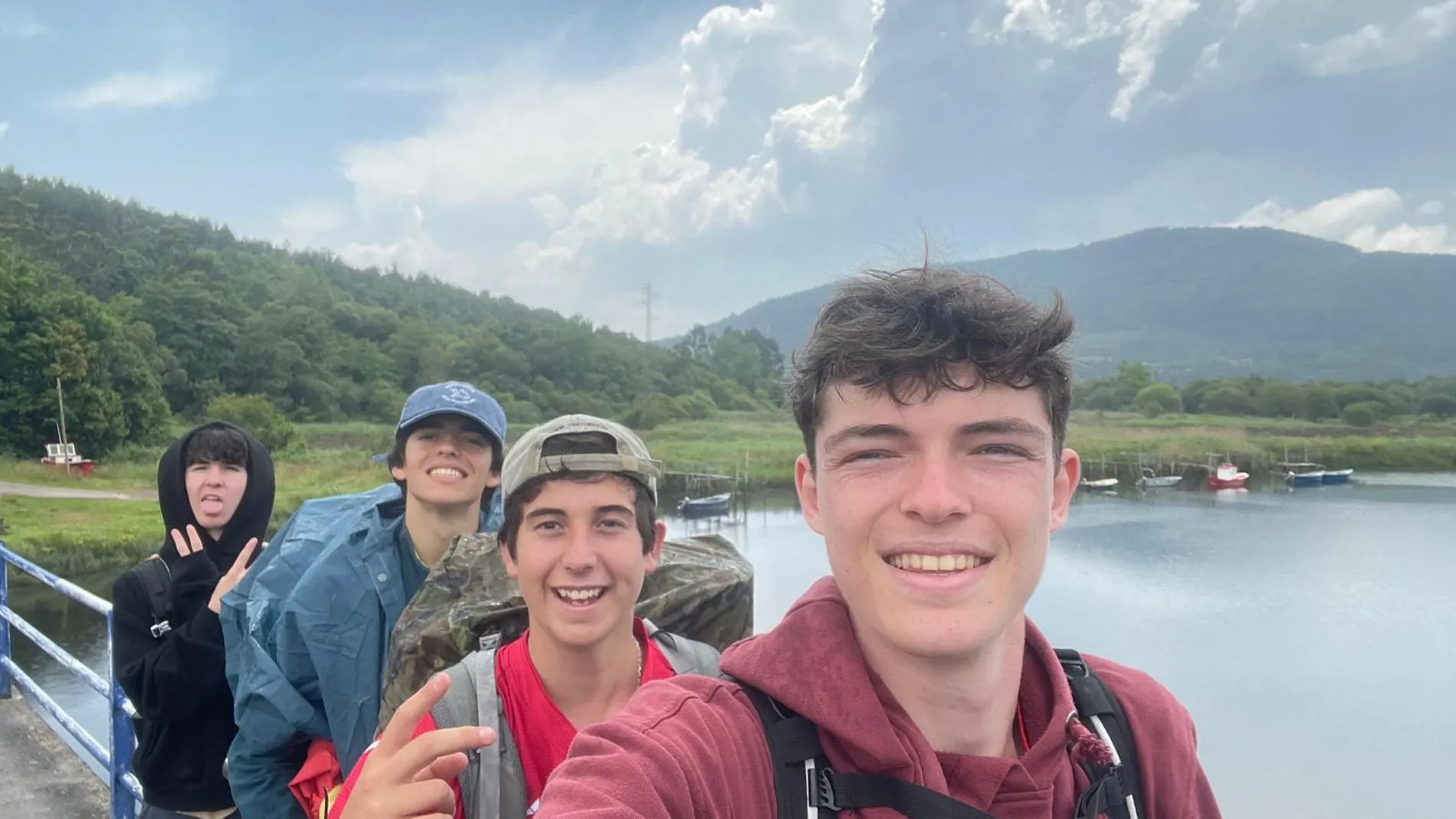 Santiago Quemada del Pino, el primero de la foto, durante un viaje con sus amigos