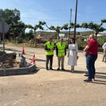 El director general de Carreteras de la Junta de Castilla y León, Jesús Puerta, visita las otras de la carretera BU-113 en Terradillos (Burgos)