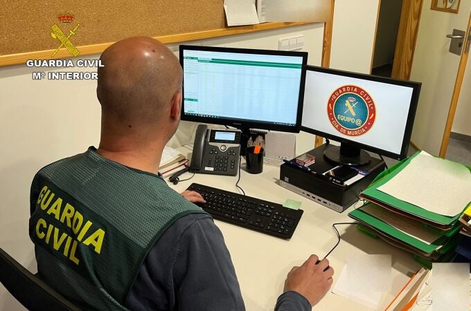 La Guardia Civil detiene a un joven por acosar a su expareja con más de un centenar de llamadas ocultas