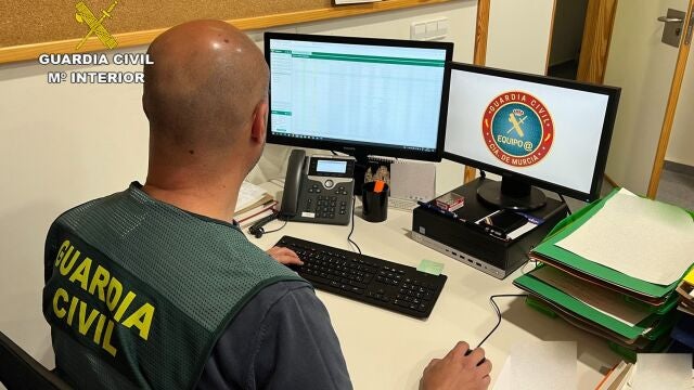 La Guardia Civil detiene a un joven por acosar a su expareja con más de un centenar de llamadas ocultas