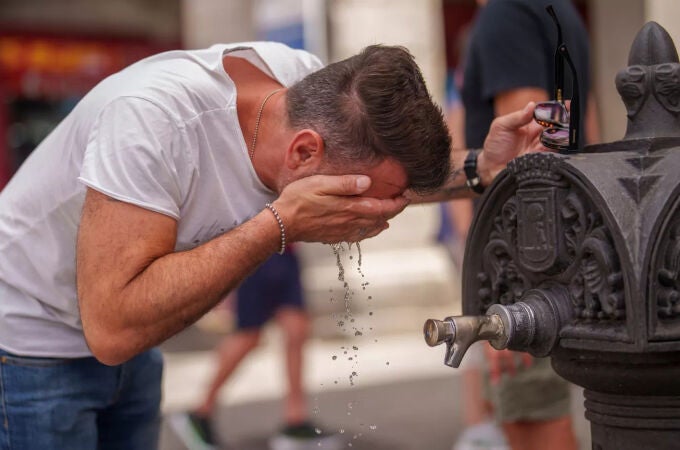 Para hombres que sudan o pasan calor fácil: este polo de Amazon lo soluciona