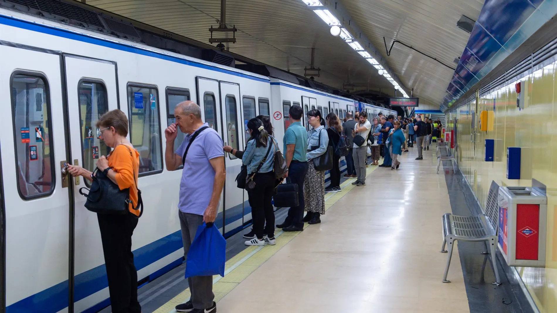 MADRID.-Metro instala 40 equipos de refrigeración en 20 estaciones de las líneas 1 y 5 para climatizar los andenes