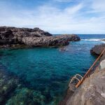 Encuentra el cadáver de un hombre flotando en aguas de El Hierro