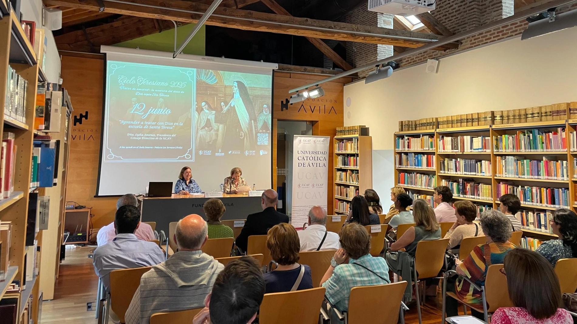 Lydia Jiménez clausura el Ciclo Teresiano de la UCAV