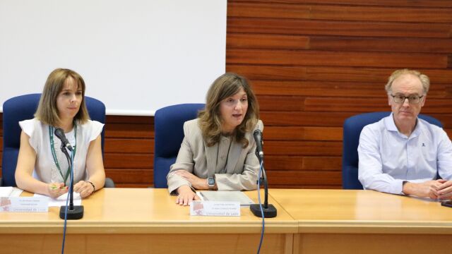La rectora de la Universidad de León, Nuria González, inaugura la jornada