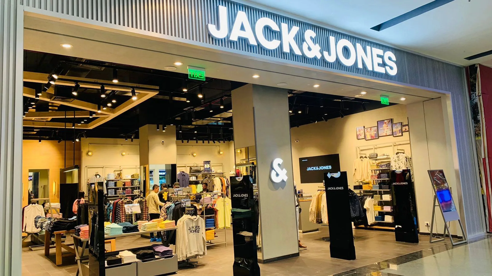 JACK & JONES
