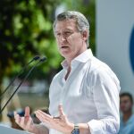 Feijóo dice que Sánchez no está "limpio" y carga contra Vox por dedicarse a "criticar" al PP tras el informe de la UCO
