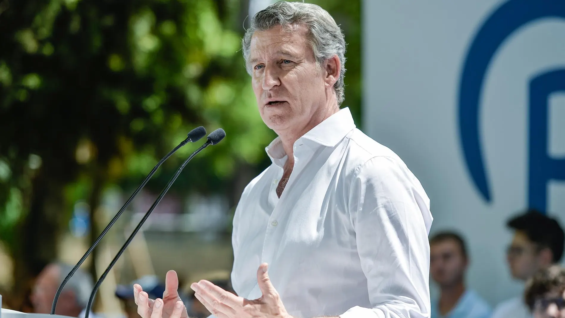 Feijóo dice que Sánchez no está "limpio" y carga contra Vox por dedicarse a "criticar" al PP tras el informe de la UCO