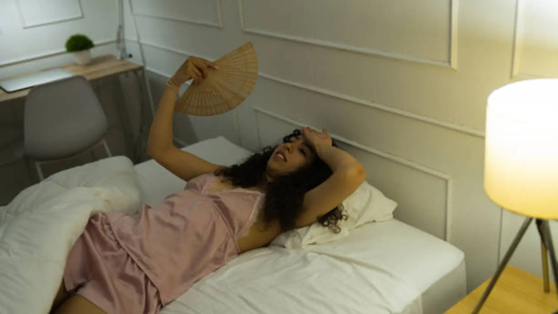 Tres trucos eficaces para dormir bien en noches calurosas sin aire acondicionado