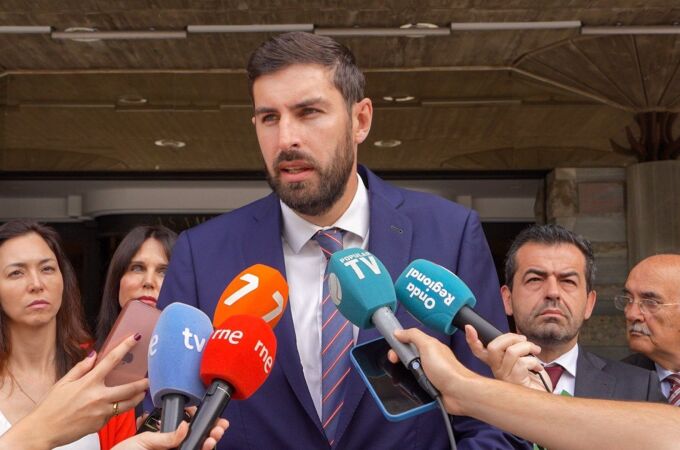MURCIA.-Vox propone una comisión de investigación en la Asamblea sobre las "mordidas en las obras del AVE"