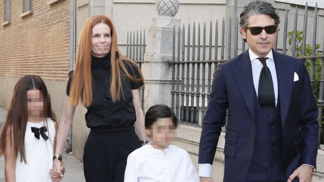Olivia de Borbón y Julian Porras junto a sus hijos