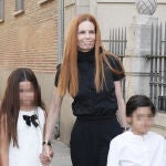 Olivia de Borbón y Julian Porras junto a sus hijos