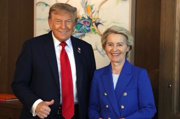 La presidenta de la Comisión Europea, Ursula von der Leyen, y el presidente de EE UU, Donald Trump, durante la cumbre del G-7 en Canadá