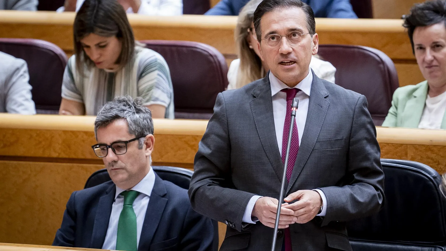 Albares recalca a Vox que España "no renuncia y nunca va a renunciar" a la reivindicación sobre Gibraltar