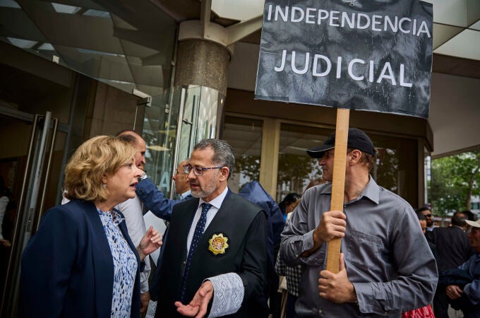 Jueces y fiscales convocan un paro este miércoles en rechazo a las reformas anunciadas por el Gobierno en los juzgados de Plaza de Castilla.