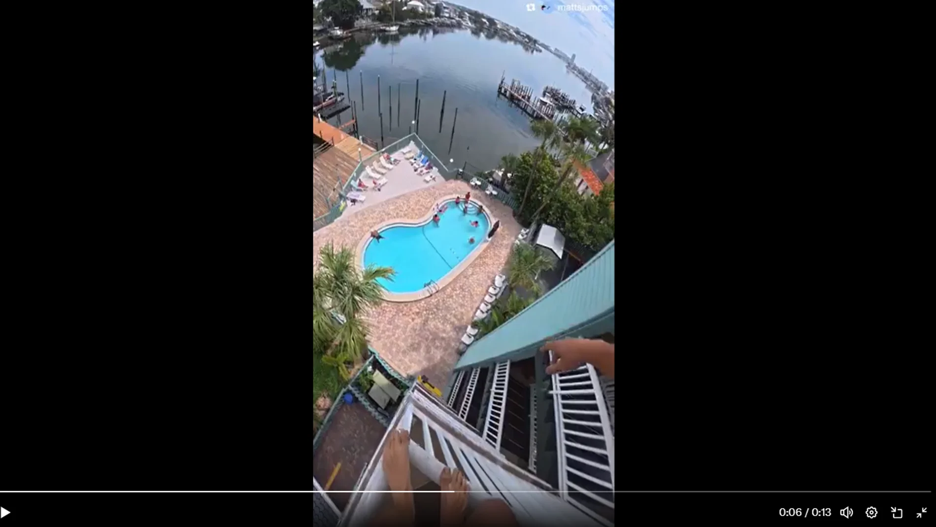 La cuenta en redes que se burla de los muertos por 'balconing' en Baleares: activa a pesar de las quejas de Reino Unido