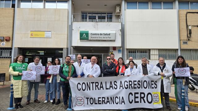 Agrede a dos médicos en Sevilla tras exigir un parte de baja para su pareja 