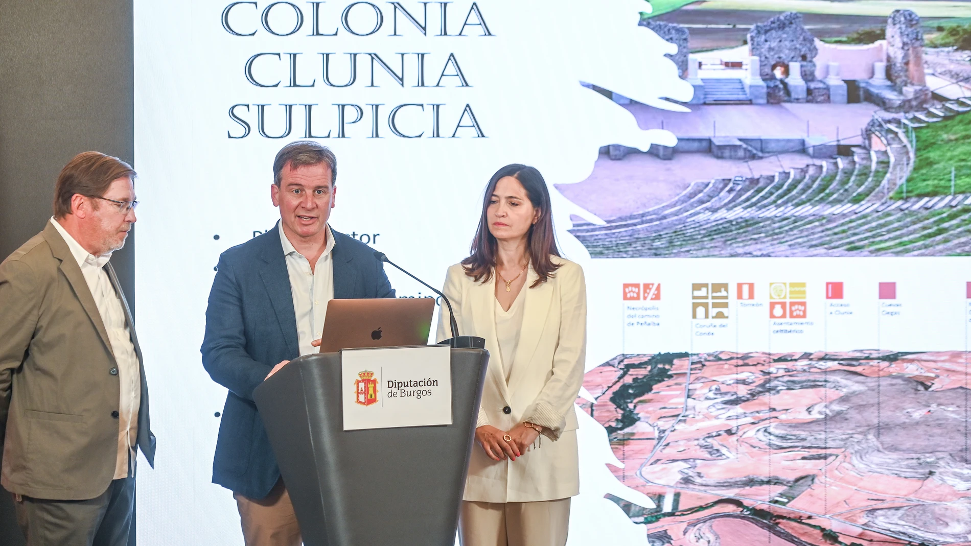 Borja Suárez presenta el Plan director de Clunia junto a Miguel Ángel de la Iglesia y Laura García