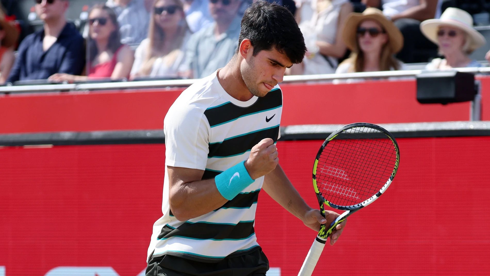 LONDON (United Kingdom), 17/06/2025.- Spain’s Carlos Alcaraz celebrates a point during the singles match against Australia’s Adam Walton at the Queen's Club Championships tennis tournament in London, Britain, 17 June 2025. (Tenis, Reino Unido, Londres) EFE/EPA/ANDY RAIN