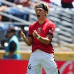 Yusuke Matsuo celebra el gol del descuento ante River Plate.