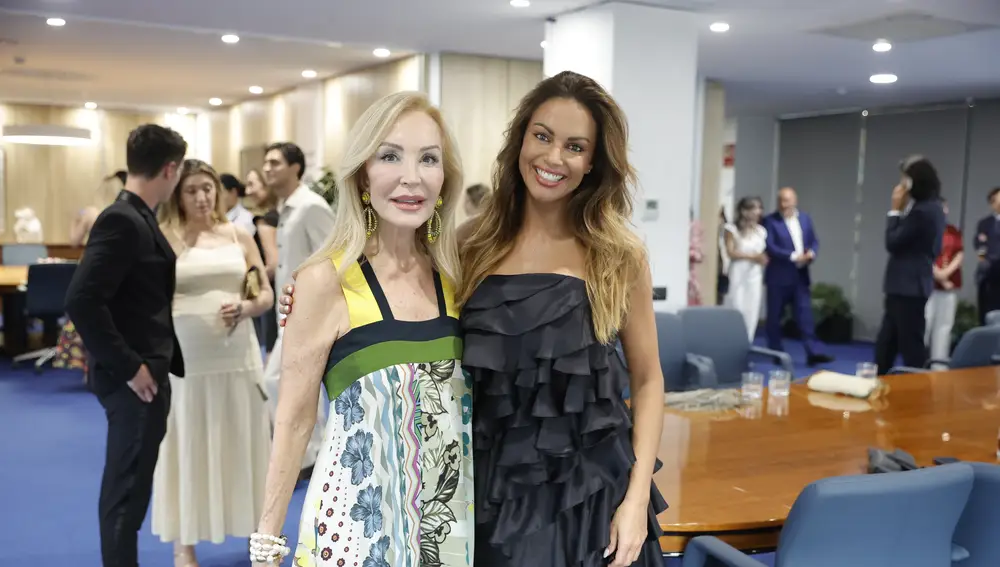 Premios Women en La Razón. Carmen Lomana y Lara Álvarez.