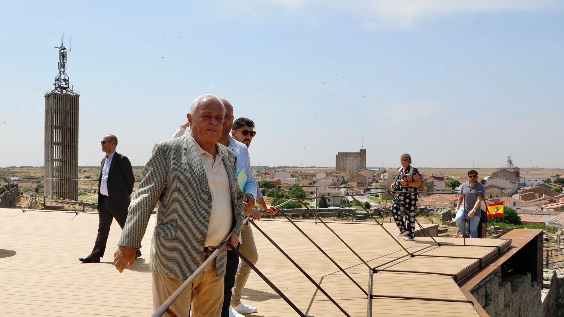 El consejero Gonzalo Santonja visita la fortaleza de Ledesma