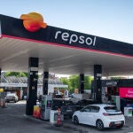 Estación de servicio de Repsol con su nueva imagen de marca