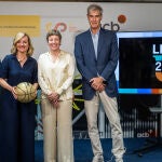El presidente del Consejo Superior de Deportes (CSD), José Manuel Rodríguez Uribes; la ministra de Educación, Formación Profesional y Deportes, Pilar Alegría; la presidenta de la Federación Española de Baloncesto (FEB), Elisa Aguilar y el presidente de la Liga Endesa, Antonio Martín 