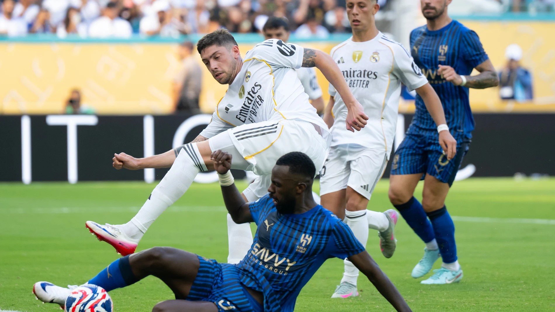 18 June 2025, US, Miami: Real Madrid's Federico Valverde (L) shoots on goal after his penalty kick and is stopped by Al-Hilal's Hassan Altambakti during the FIFA Club World Cup Group H soccer match between Real Madrid and Al-Hilal at Hard Rock Stadium. Photo: Sven Hoppe/dpa18/06/2025 ONLY FOR USE IN SPAIN