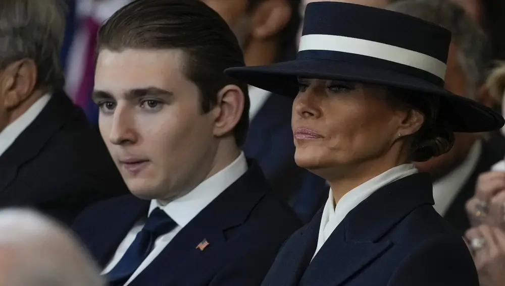 Barron Trump junto a su madre, Melania