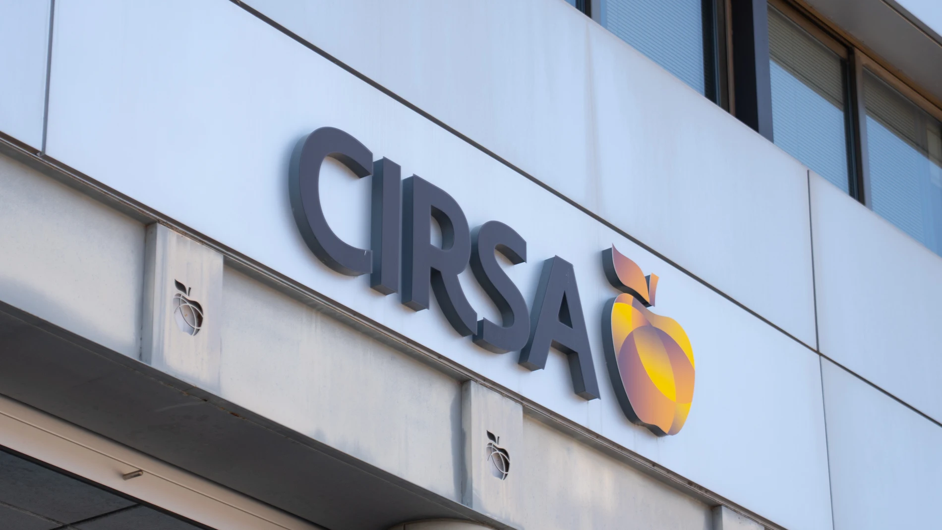 Fachada de la Sede de Cirsa en Terrassa, a 18 de junio de 2025, en Barcelona, Cataluña (España). La multinacional española del sector del juego Cirsa, ha anunciado su salida a bolsa con el objetivo de captar 460 millones de euros, de los cuales 400 millones serán mediante una oferta de nuevas acciones y 60 millones a través de una oferta de venta para cubrir impuestos y gastos asociados a la reestructuración de participaciones directivas. 18 JUNIO 2025 David Zorrakino / Europa Press 18/06/...