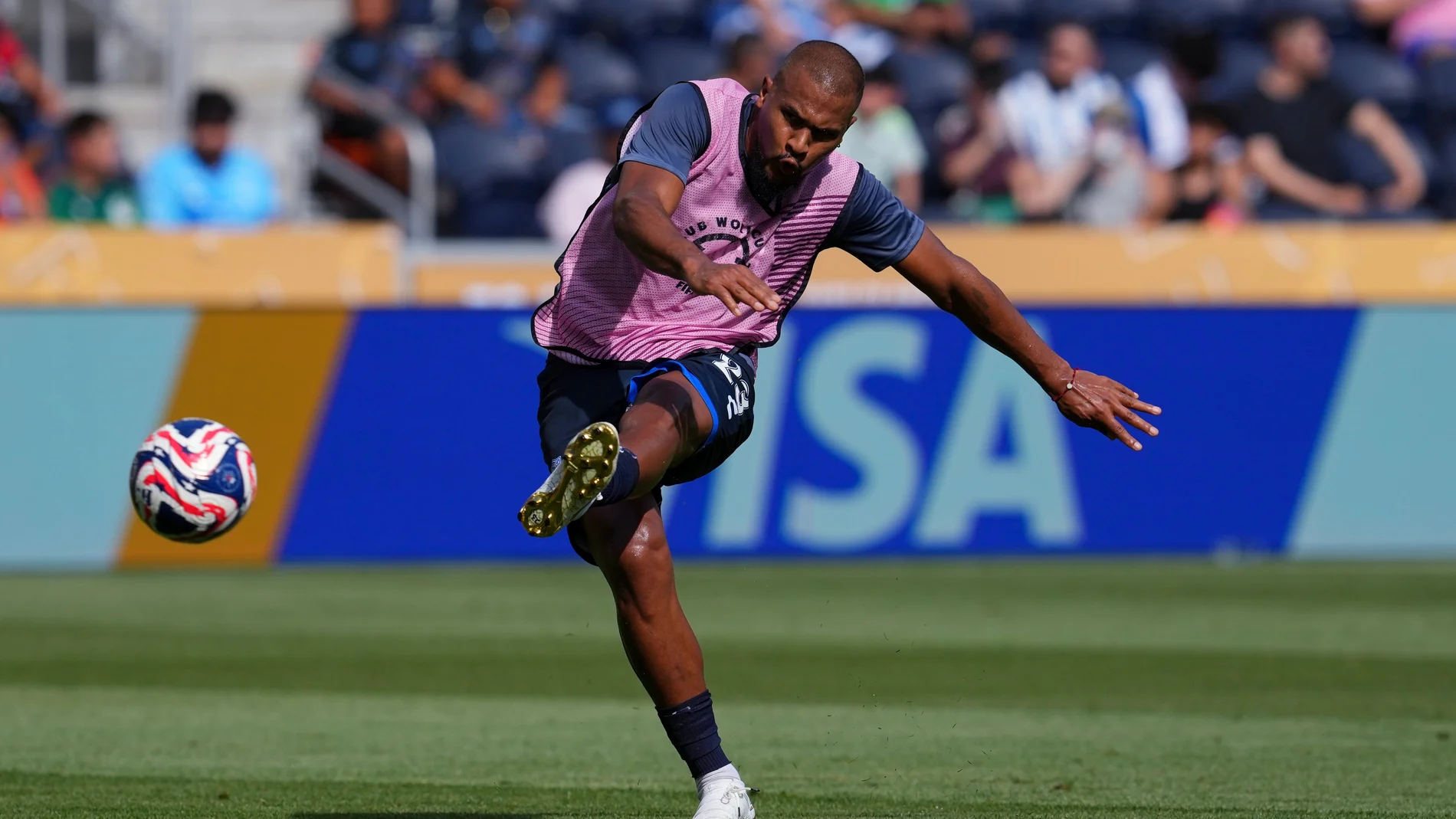 Pachuca's Salomon Rondon warms-up before the Club World Cup group H soccer match between CF Pachuca and FC Salzburg in Cincinnati, Wednesday, June 18, 2025. (AP Photo/Jeffrey Dean)