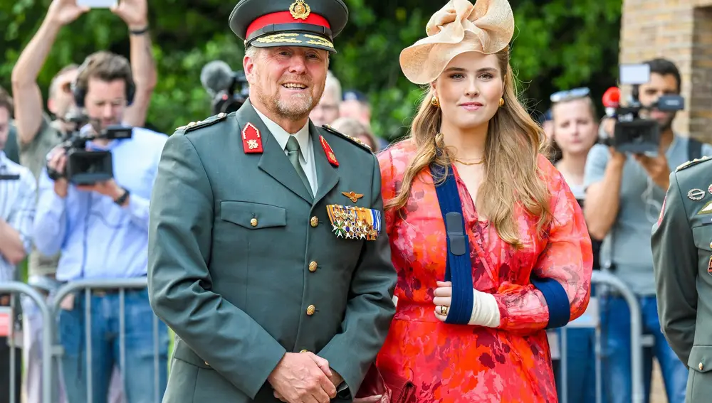 Amalia de Holanda, tras su caída del caballo