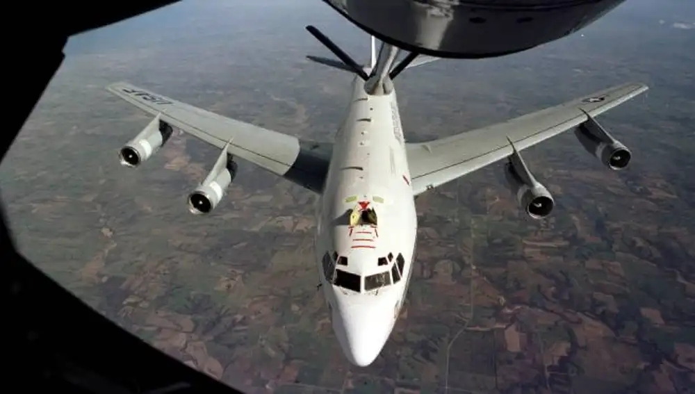 WC-135 repostando en vuelo.