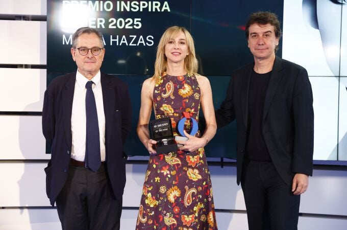 Premios Women en La Razón. Francisco Marhuenda, Marta Hazas y Javier Veiga.