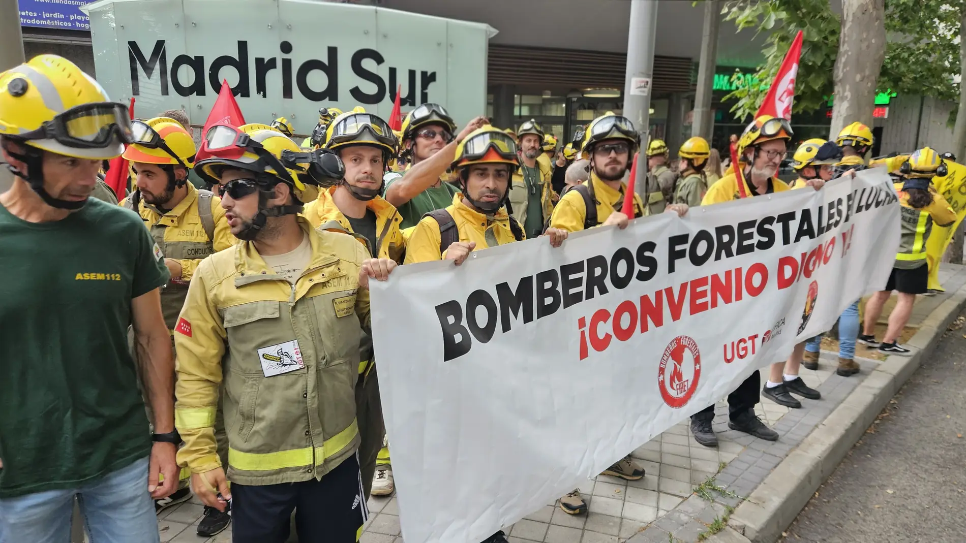 Los bomberos forestales, el martes, en la Asamblea de Madrid