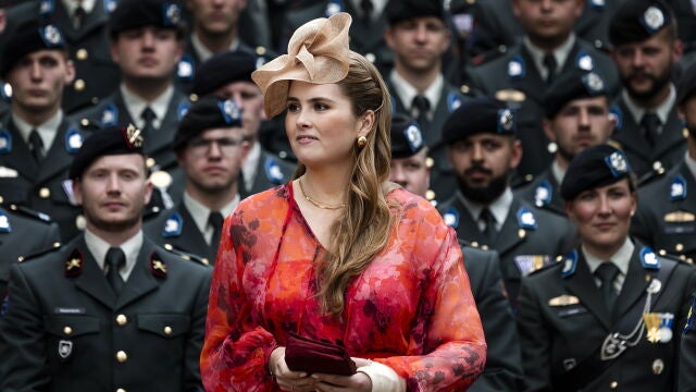 Dutch King Willem-Alexander and Princess Amalia present new standard