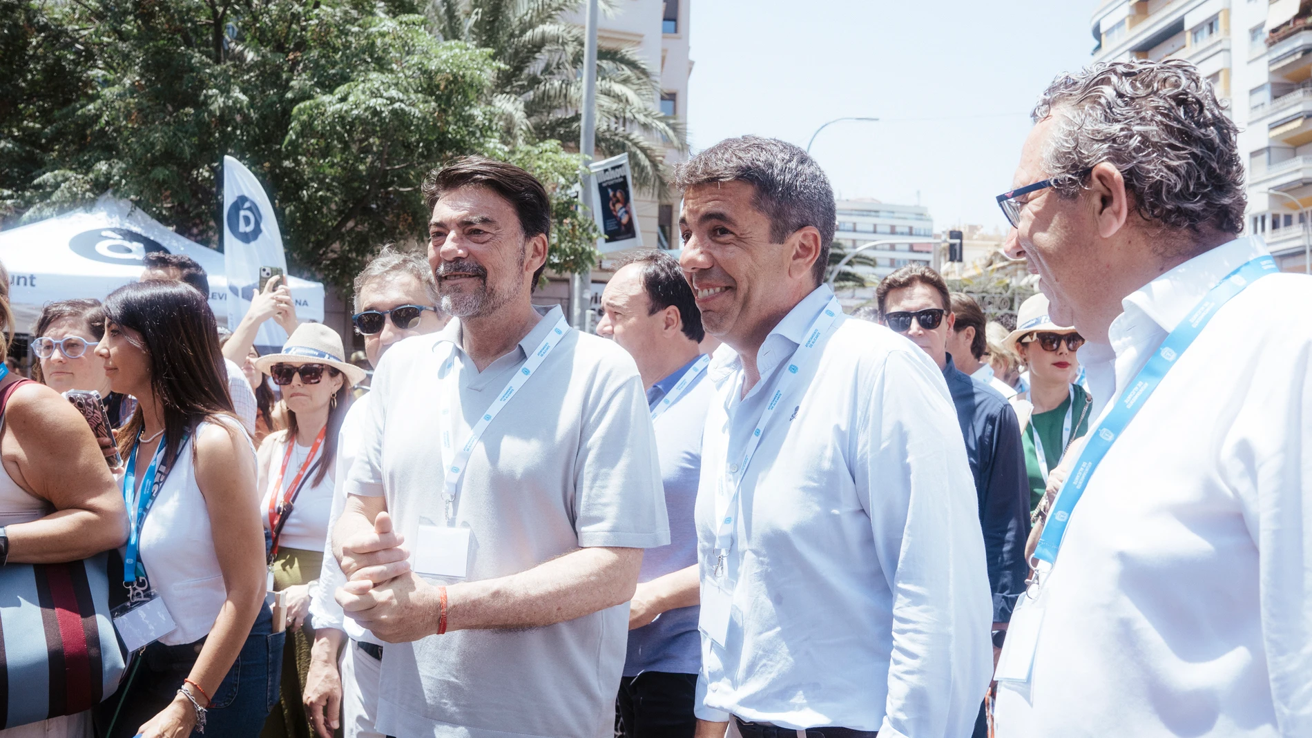 El 'president' de la Generalitat, Carlos Mazón, asiste a la primera mascletá de Fogueres de 2025 en Alicante ROBERTO PLAZA / EUROPA PRESS 18/06/2025