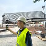 Una prueba de sonido para medir los decibelios en el exterior del Roig Arena de Valencia