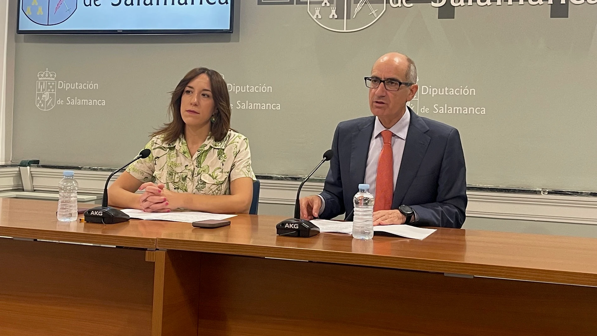 El presidente de la Diputación de Salamanca, Javier Iglesias, presenta el plan junto a la diputada de Medio Ambiente, Pilar Sánchez