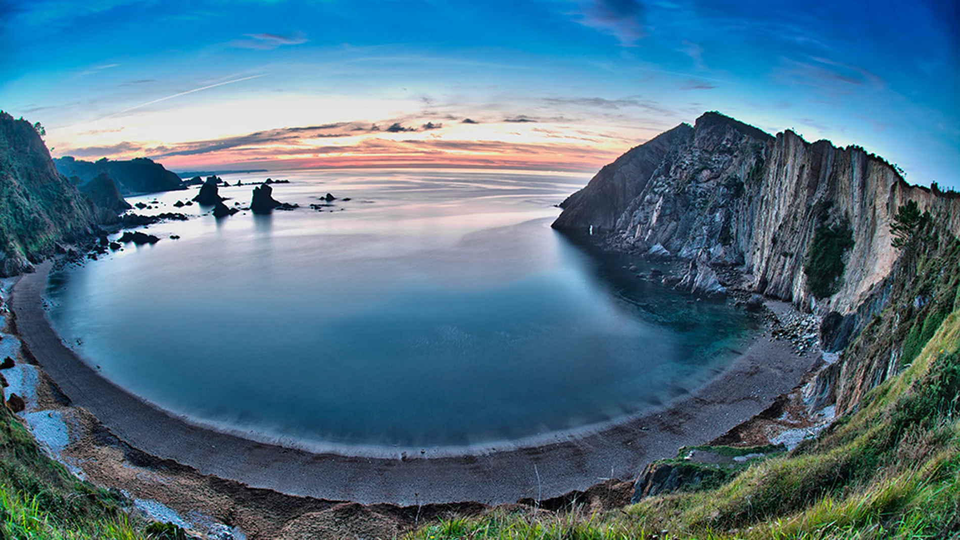 Esta es la playa asturiana que se cuela entra las diez más bonitas de España