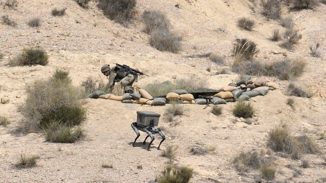 El Ejército de Tierra muestra su avance en robotización del combate en Almería