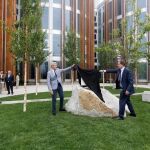 Rueda, hoy, en la inauguración de la primera fase de las nuevas instalaciones de Estrella Galicia. 