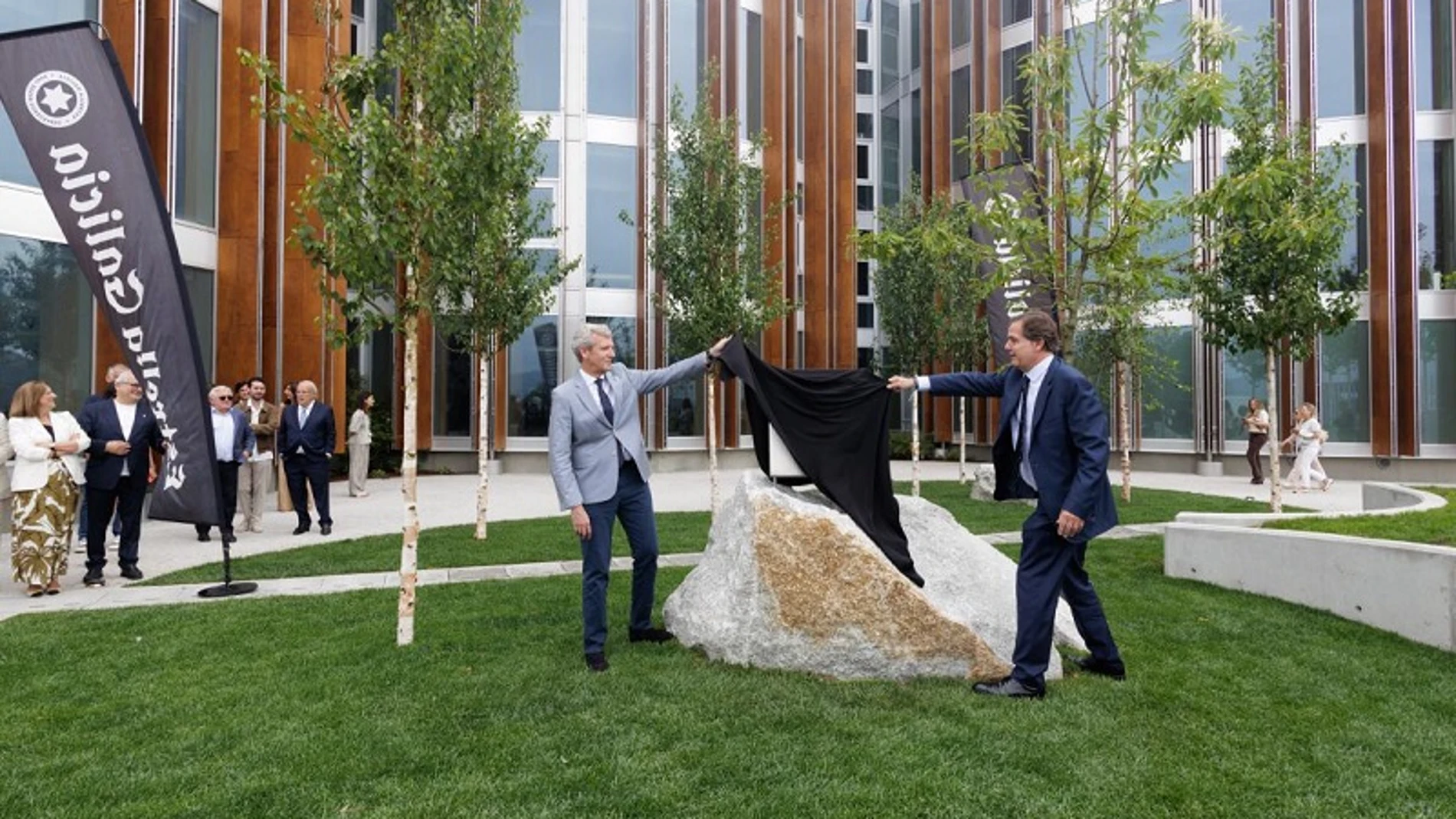 Rueda, hoy, en la inauguración de la primera fase de las nuevas instalaciones de Estrella Galicia.